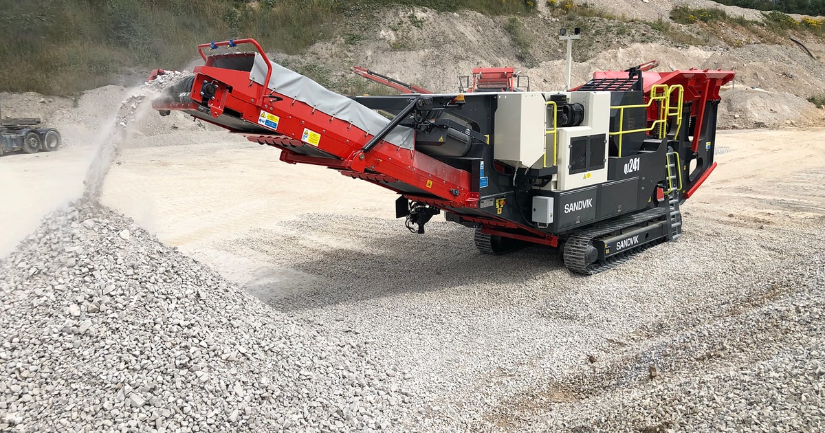 QJ241 compact mobile jaw crusher