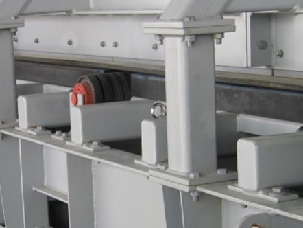 Impact bars and gliders