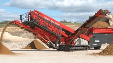 Sandvik QA335 Mobile Doublescreen in a quarry