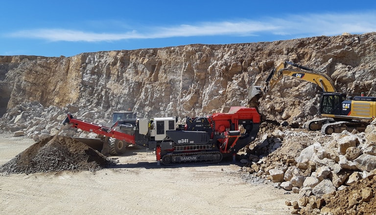 QI341 mobile impact crusher