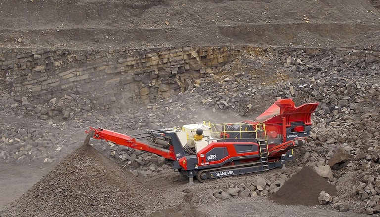 QI353 mobile impact crusher