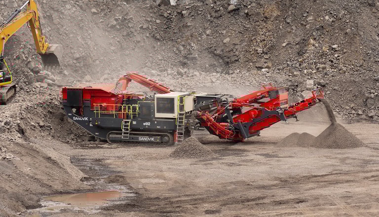 QI442 mobile impact crusher