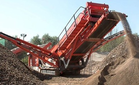 Sandvik QA441 Mobile Doublescreen in recycling