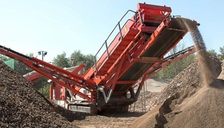 Sandvik QA441 Mobile Doublescreen in recycling