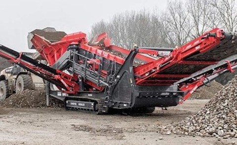 Sandvik QE441 Free Flow Mobile scalper separating recycled material