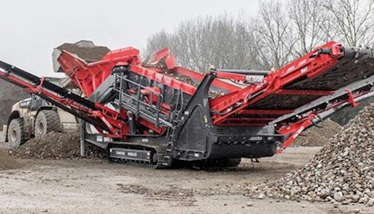 Sandvik QE441 Free Flow Mobile scalper separating recycled material
