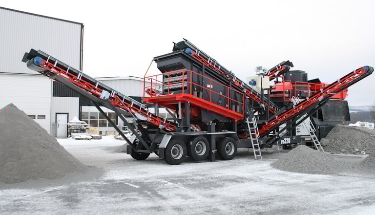 UV320E wheeled VSI