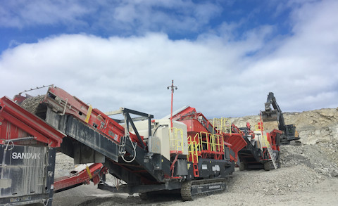 UH440i mobile cone crusher