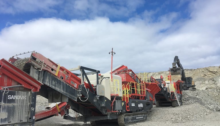 UH440i mobile cone crusher