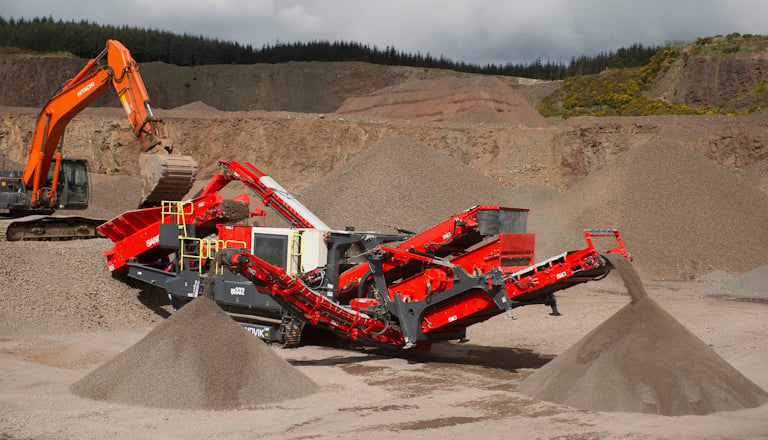 QH332 cone crusher with hanging screen 