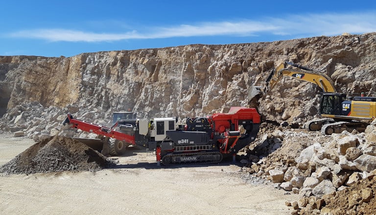 QI341 mobile impact crusher