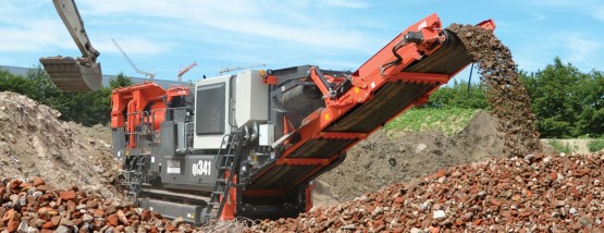 Sandvik QI341 Mobile impact crusher in a recycling application