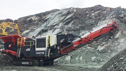 A QJ341 mobile jaw crusher from Sandvik at work